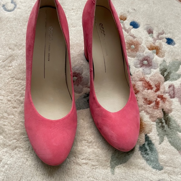 “Barbie pink” pink suede pumps size 40 or 9 1/2 - Picture 2 of 9